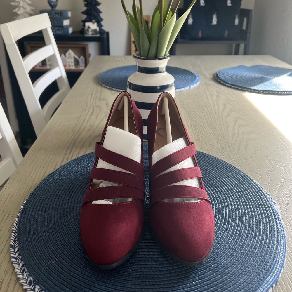 NWT Burgundy heels 8.5